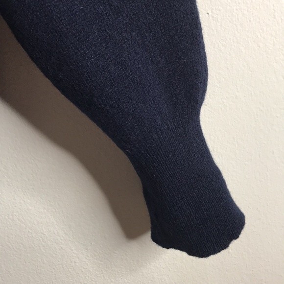 Pendleton 100% lambs wool pull over navy blue sweater size medium - Picture 11 of 11